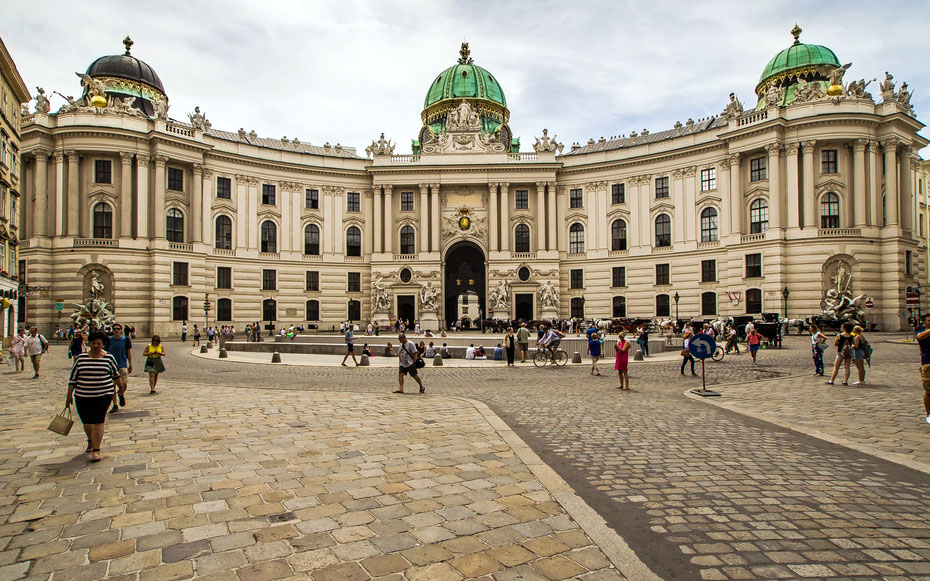 世界遺産「ウィーン歴史地区」、バロック様式のホーフブルク、ミカエル宮殿