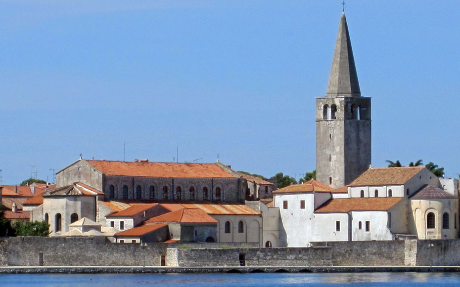 世界遺産「ポレッチ歴史地区のエウフラシウス聖堂建築群」、海から眺めたエウフラシウス聖堂建築群