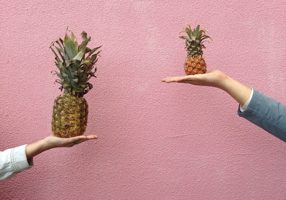 Vergleich groß versus klein oder doch Ananas verglichen mit Ananas. Wenn wir Menschen uns vergleichen ist es ähnlich absurd.