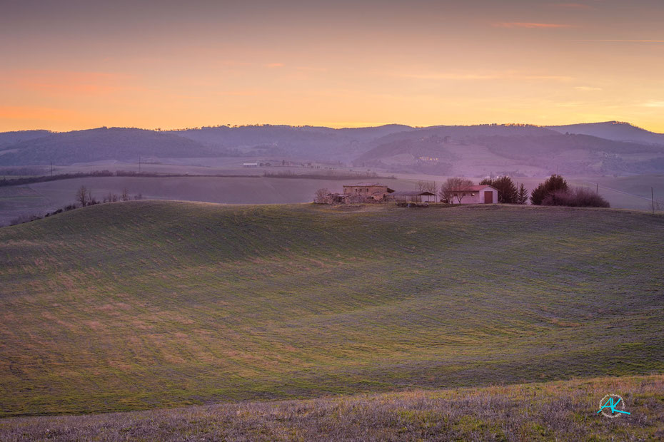 Podere Cancelli von Nordosten, bei Sonnenuntergang