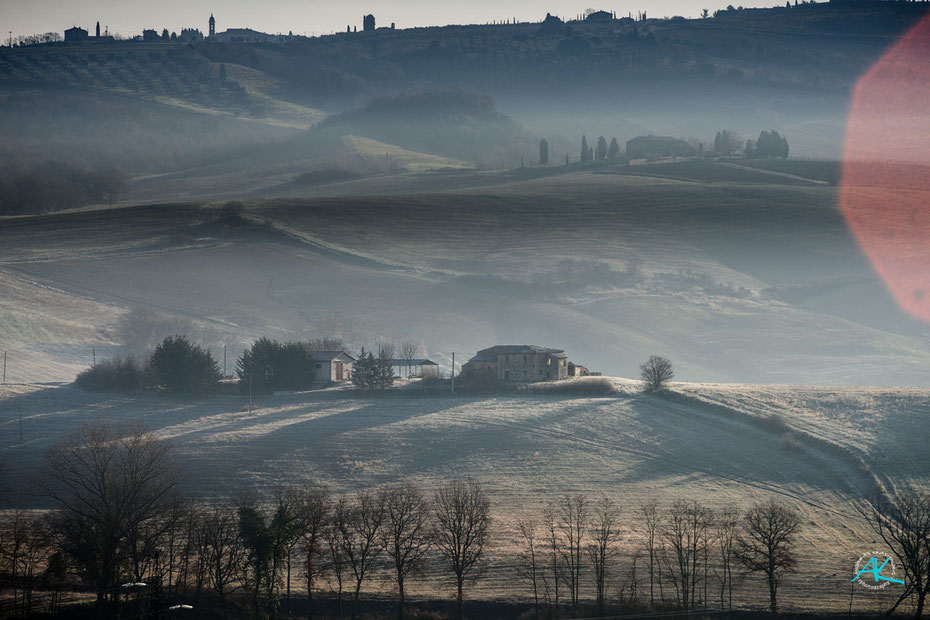 Podere Cancelli, Ansicht von Südwesten, gerade ist die Sonne aufgegangen