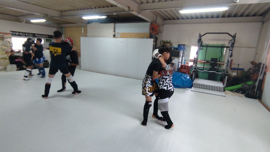teamYAMATO奈良北支部【新大宮】は、キックボクシングの練習をしています。大和郡山市、生駒市、奈良市から来ています