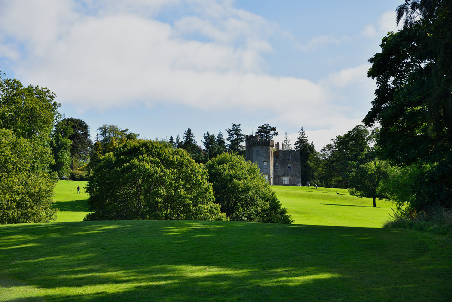 Das Balloch Castle liegt malerisch im gleichnamigen Park direkt am Ufer des Loch Lomond. I take the Highroad! 