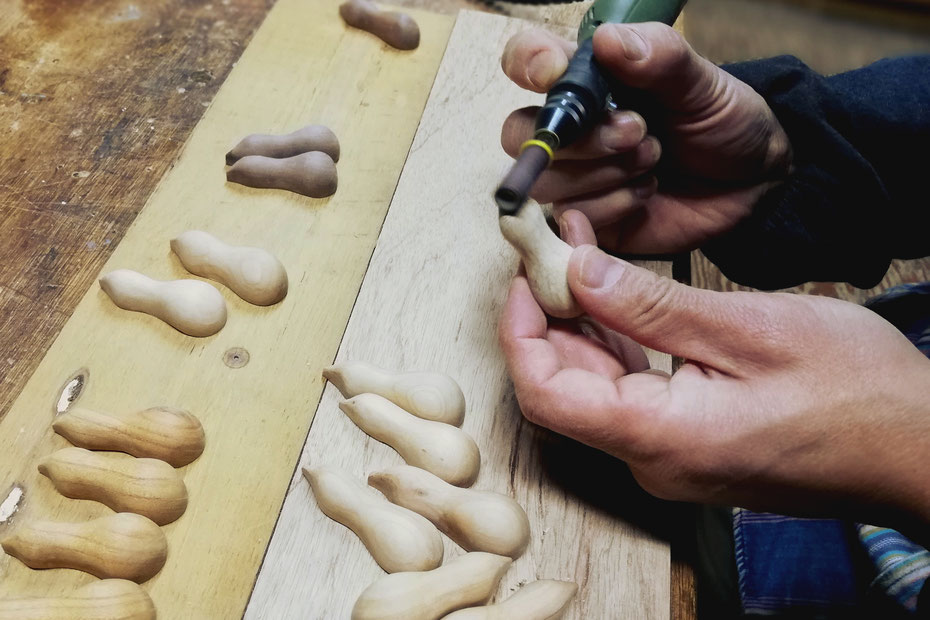 ひょうたんビトの箸置き（木製）製作