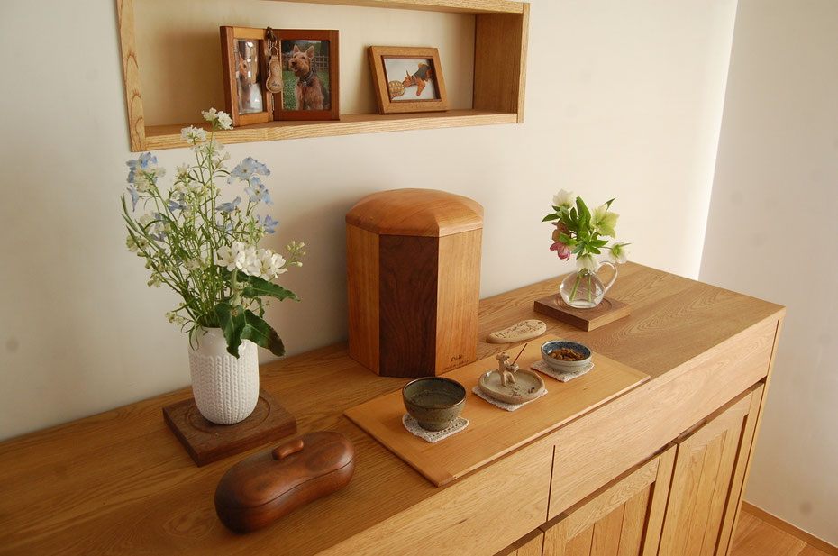 なでれるペットの骨壺ケース「なでつぼ」デール