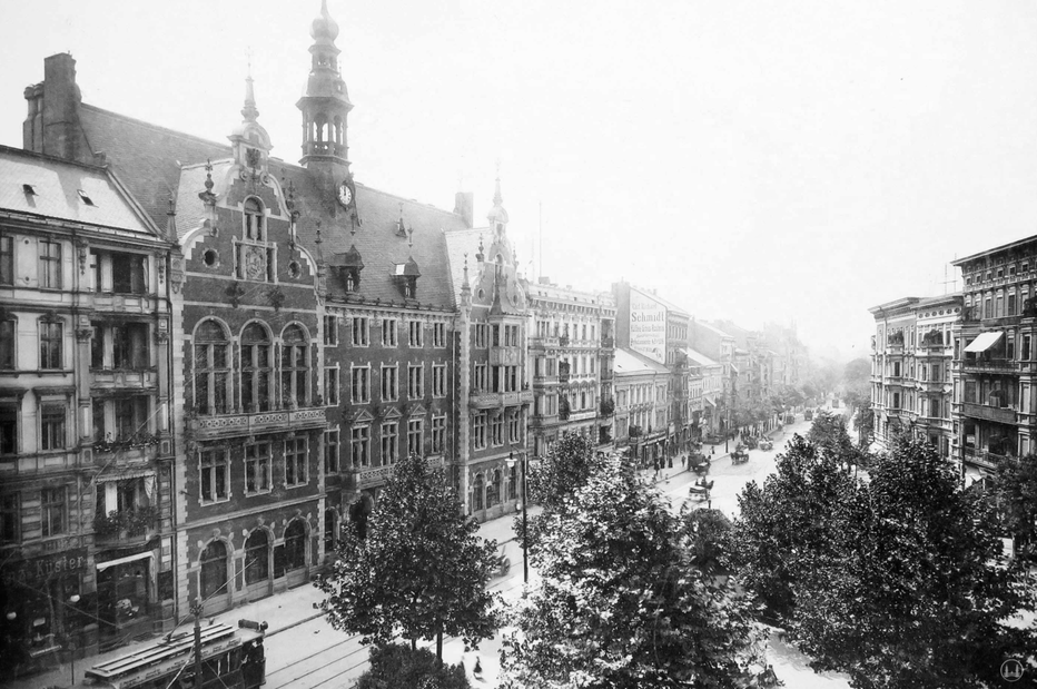 Das zweite Schöneberger Rathaus in der Hauptstraße. Blick vom Kaiser-Wilhelm-Platz.