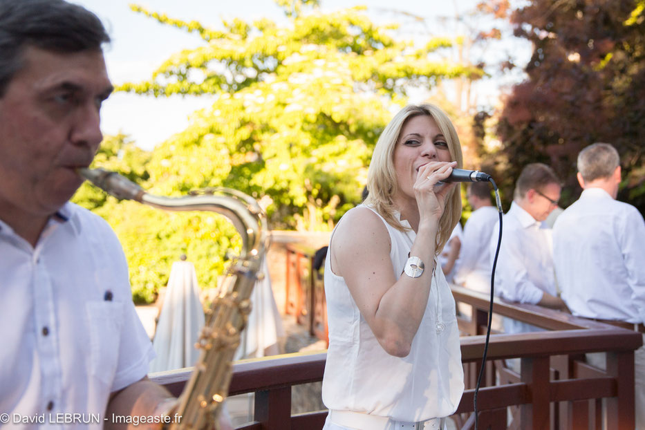chanteuse et saxophoniste cocktail vin d'honneur