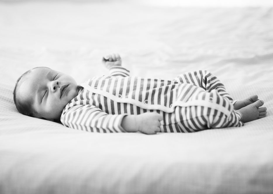 Neugeborenenshooting Saarland, Babyfotografie Saarbrücken, Fotografie Corinna Mamok, Familienfotografie Saarland
