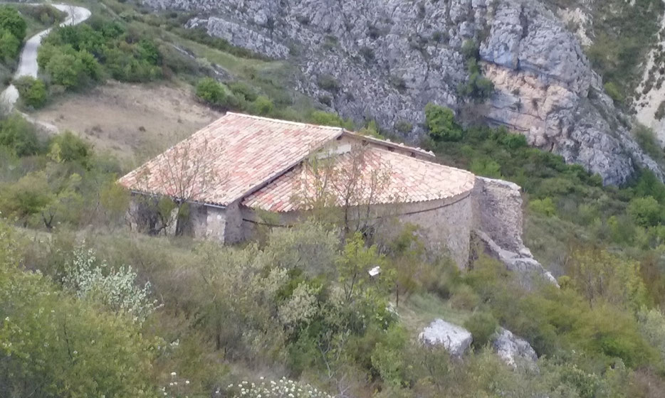 La Chapelle de Dromon, près de St Geniez 04. Lieux de la mystérieuse Théopolis, cet endroit de toute beauté est des plus mystérieux.