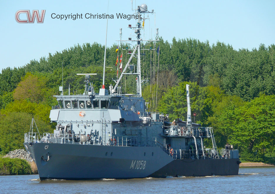 Minenjagdboot M 1058 Fulda auf dem weg ins Mittelmeer