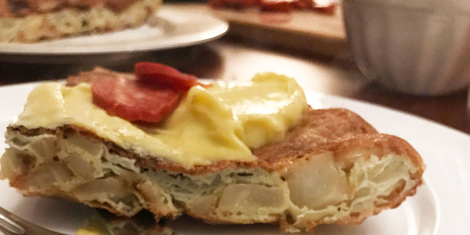 Kerstins Keto, Topinambur Tortilla mit Aioli und gebratenen Piementos