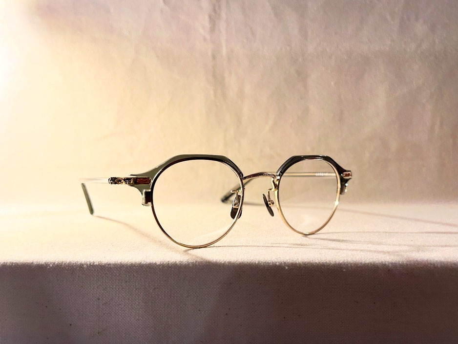 EZ-052 col.Clear Green/Gold 41,800yen(tax included)