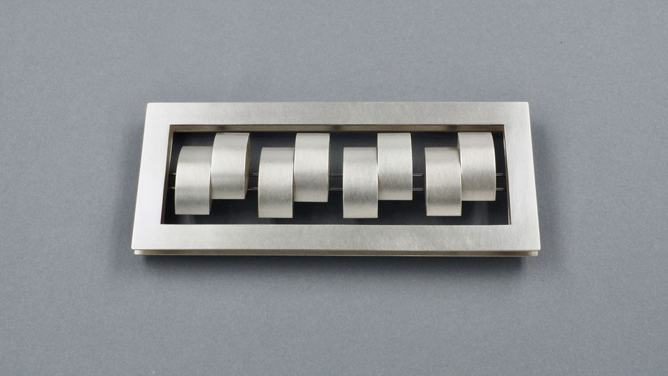 Brosche, Silber und Stahl