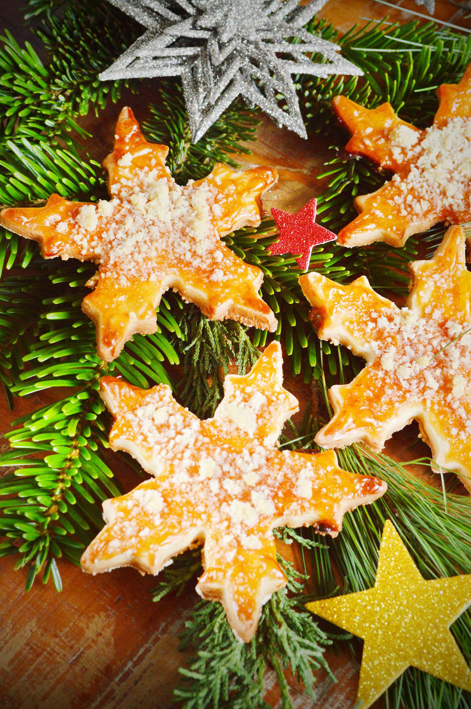 Hagebutten, Rosa canina, Hagebuttenmus, Hagebuttenmarmelade, Marmeladenplätzchen, Adventssterne, Adventsbacken, Winter, Weihnachten, Weihnachtsbäckerei, Plätzchen mit Hagebutte, Streusel