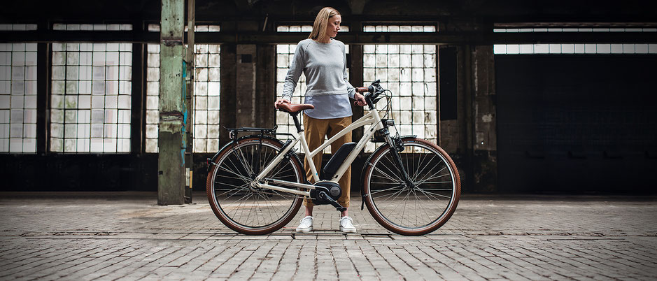 Cruiser Mixte Riese und Müller bei velo am Ostbahnhof