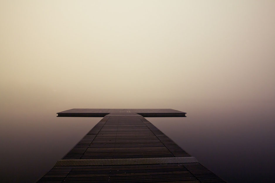 Pier im Nebel