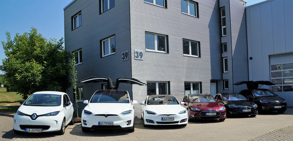 Unsere Flotte: 3 Tesla Model S, 2 Tesla Model X und ein Renault Zoe.