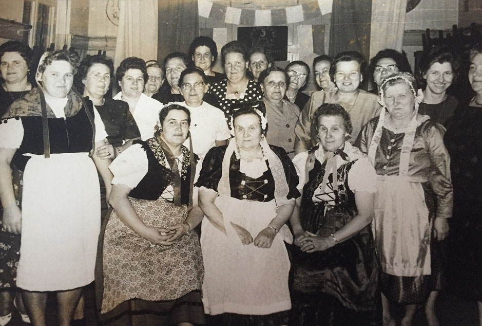 Treffen der Rünther Schlesierfrauen in der Gaststätte Hackmann in den 1950er Jahren. (Foto: Privatbesitz Dieter u. Hanni Kiesel)