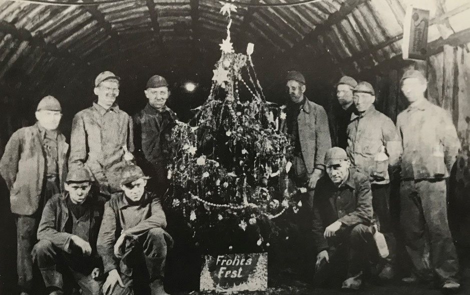 Die Frühschicht an Heiligabend 1952 am Schacht III in Rünthe. (Bildnachweis: Sammlung Peter Voss)
