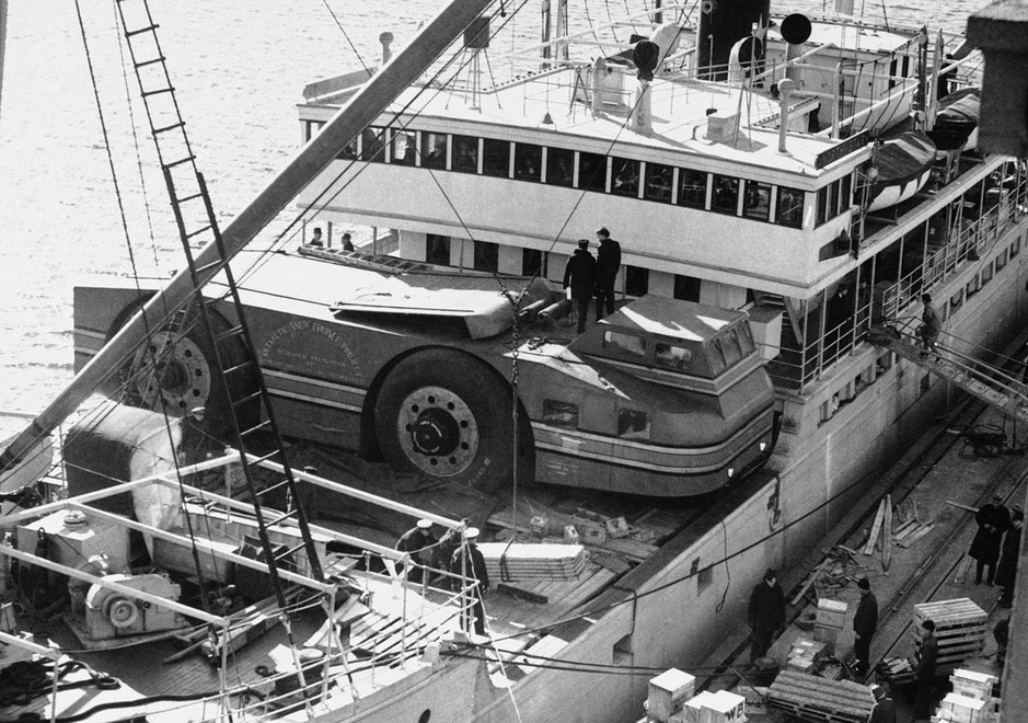 Атлантичний сніговий всюдихід (Antarctic Snow Cruiser) на палубі пароплаву (Стартап Тьюс | Startup News)