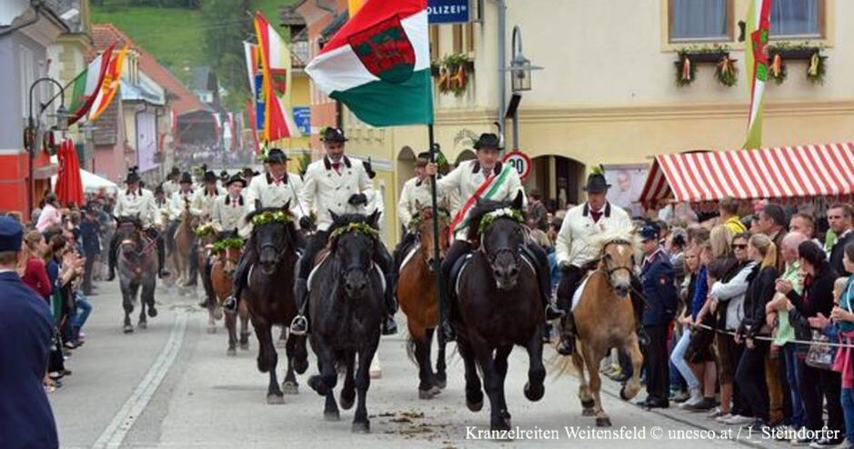 Kranzelreiten, Brauchtum, Kärnten, Brauch Gurktal, Foto Kranzelreiten, Pferde, Pferde-Brauchtum, Pfingstbrauchtum, Österreich, Pfingstwochenende, Klagenfurt