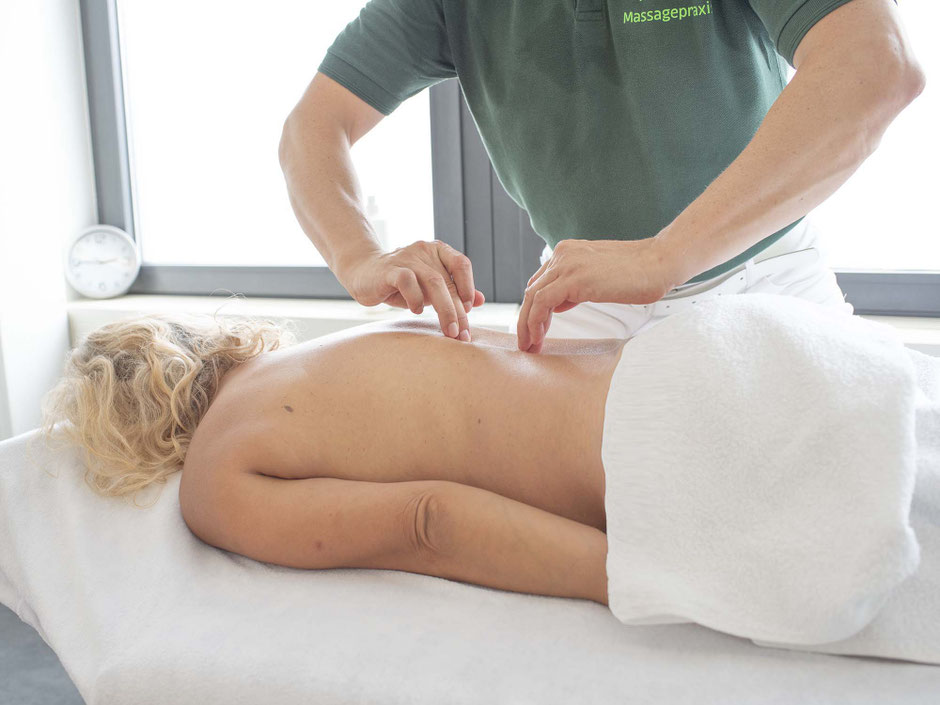 Triggerpunkttherapie zur Behandlung hartnäckiger Muskelverhärtungen in Staufen