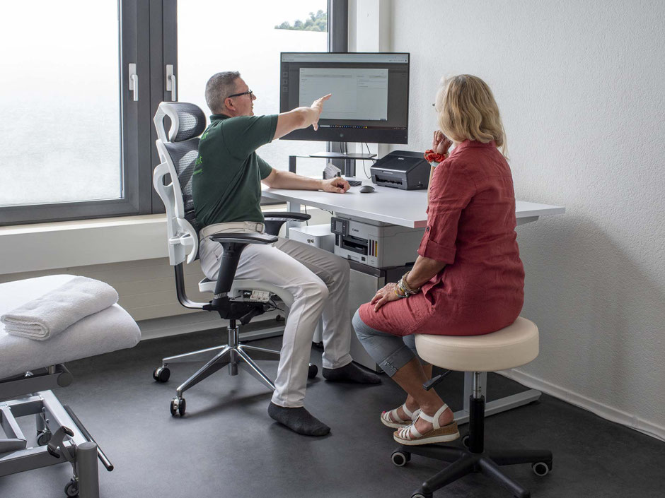 Anamnesegespräch bei Hammer-Massagepraxis in Staufen