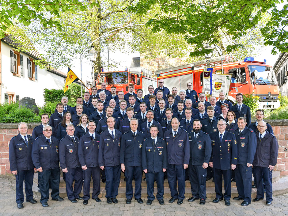 Die Kameradinnen und Kameraden der Freiwilligen Feuerwehr Rheinzabern im Jahr 2023