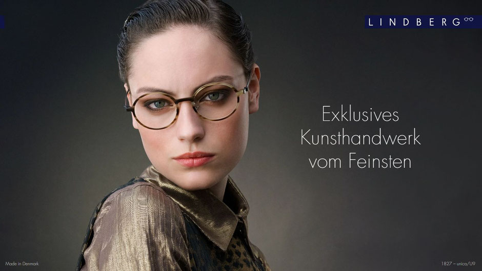 Frau mit Büffelhornbrille