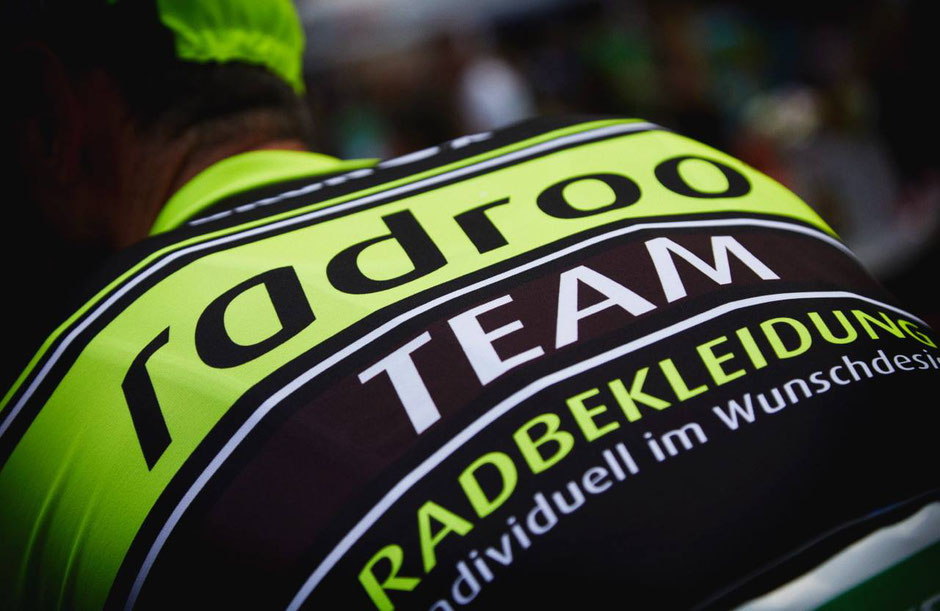 Auch diese Saison stattet uns unser Namensgeber "radroo® TEAM Radbekleidung" mit einer kompletten Teamausrüstung  - welche keine Wünsche offen lässt - aus.