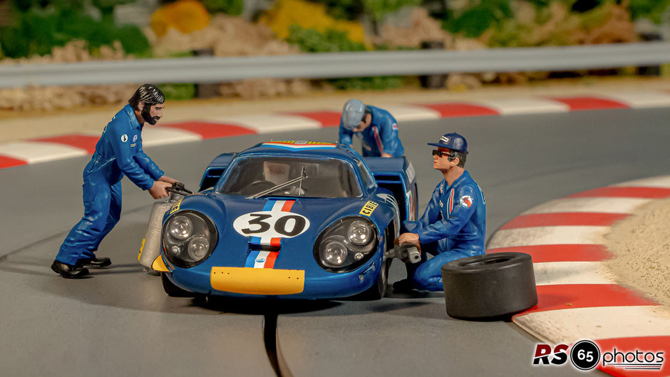 Le Mans Miniatures Alpine Renault A220 #30 - 24H LeMans 1968 - J. Vinatier (Jr) / A. de Cortanze