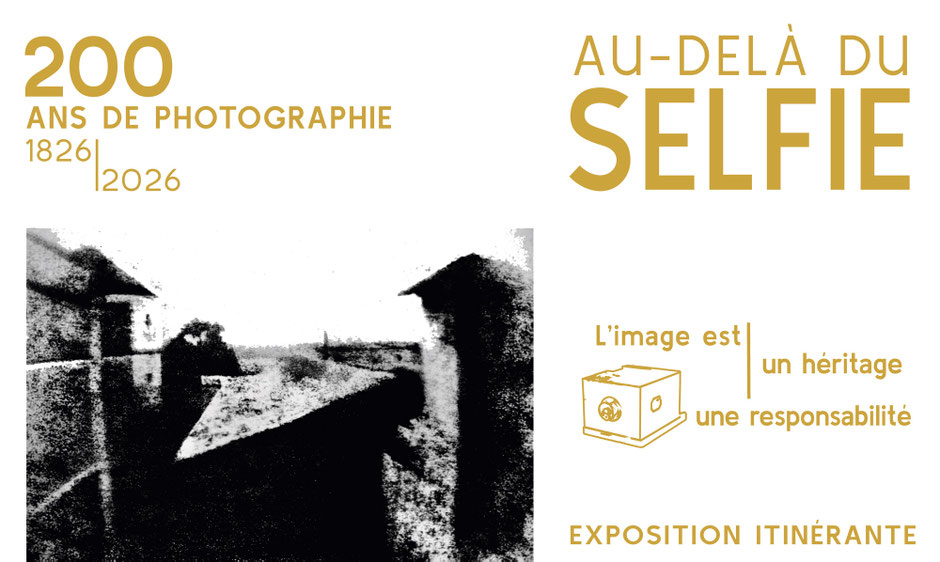 Affiche officielle de l'exposition Au-delà du Selfie pour le Bicentenaire de la Photographie.