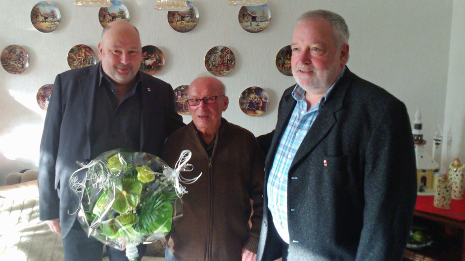  Unser 2. Vorsitzende Jürgen Nigbur, das Geburtstagskind "Ede" Eduard Jarosch und unser Kassierer Jochen Vester (v.l.)