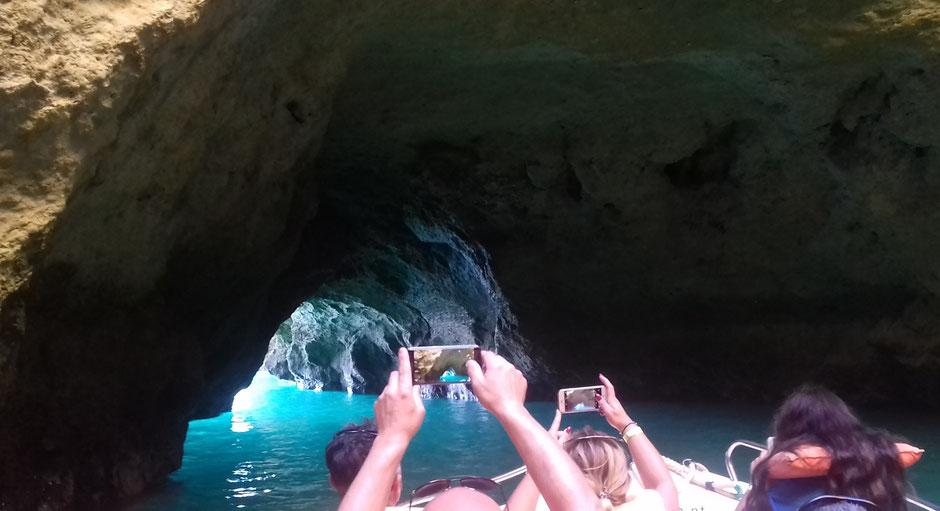 Boat Trip Praia de Vale de Centianes,Algarve,Portugal wunderbar für Grotten fahrt für Familien und Hochzeiten