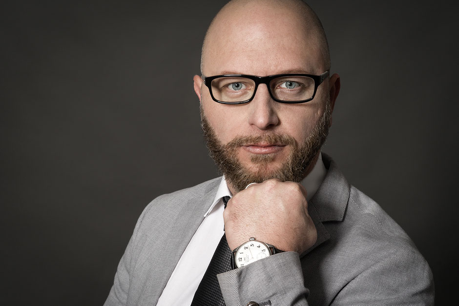 Businessportrait, Fotostudio, Porträt, Studiofotografie, Mann, Anzug