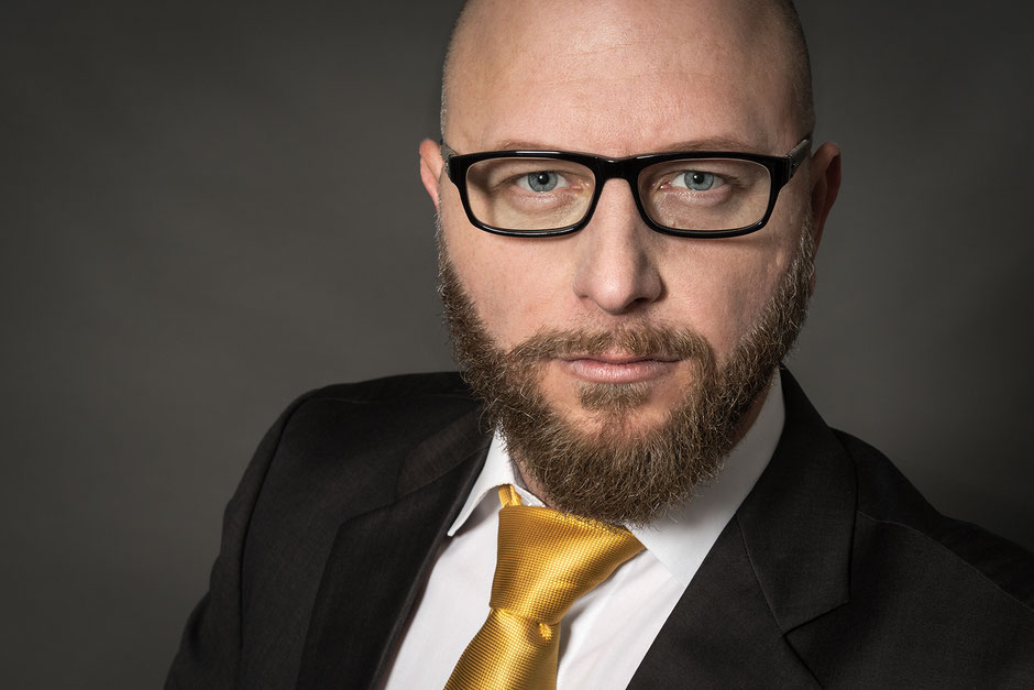 Businessportrait, Fotostudio, Porträt, Studiofotografie, Mann, Anzug