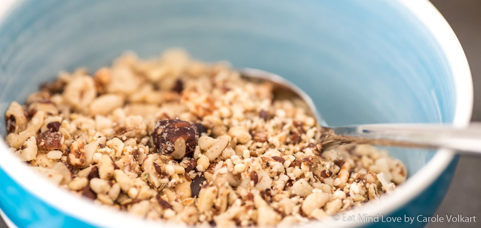 Kakao, Nuss, Crunchy, Müsli, zuckerfreies Müesli, zuckerfrei Backen, gesund Frühstücken, Zuckersucht, natürlicher Zucker