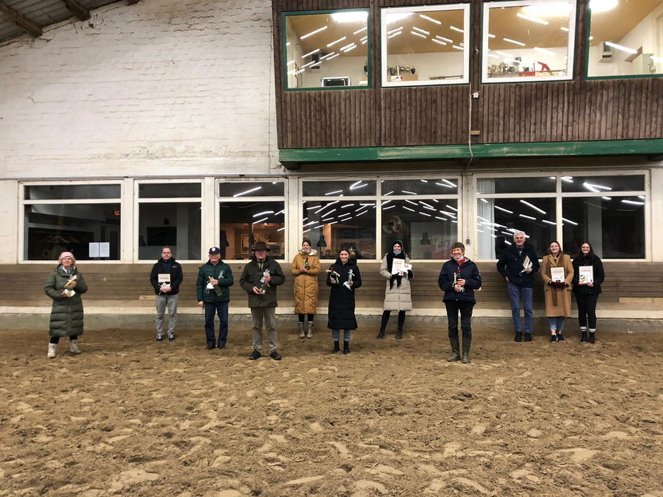 Die geehrten Mitglieder von links: Elke Lietzau, Oliver Lange, Manfred Lietzau, Manfred Lorenz, Alena Falke, Malisa Falke, Celina Juschkat, Julia Heidtmann, Gerd Hertrampf, Anne Hertrampf und Caroline Hertrampf.
