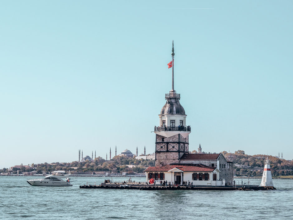 Mitten auf dem Bosporus - der Leanderturm, etwa 180m von Üsküdar entfernt