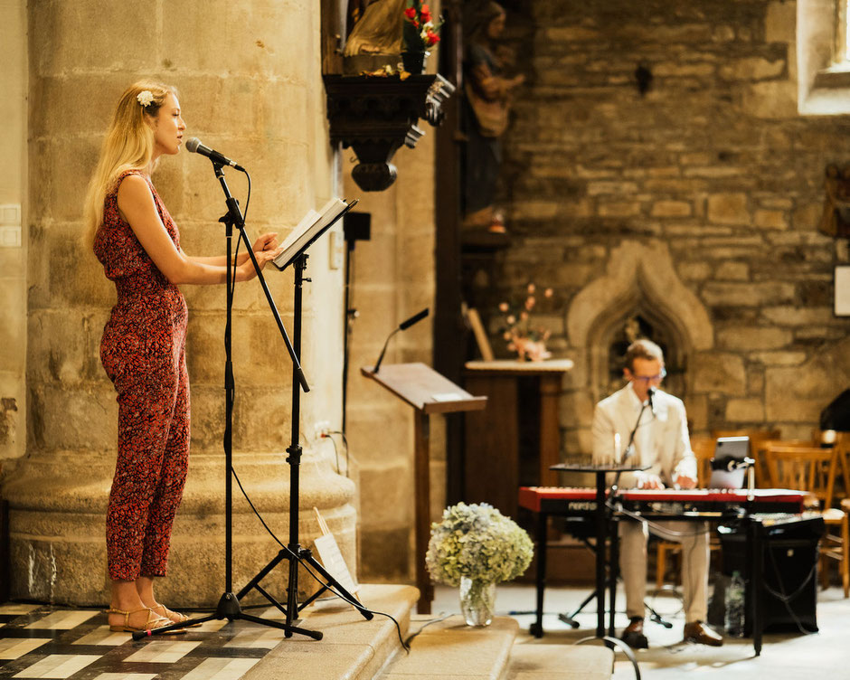 Chant de messe, animatrice liturgique • duo chanteuse & pianiste • MAYENNE Laval Châ🎹 Duo piano-voix pour messe de mariage à Laval et en Mayenne 💍✨. Chanteuse et pianiste accompagnent votre cérémonie avec Glorious, Chants de l’Emmanuel et Ave Maria 🙏. 