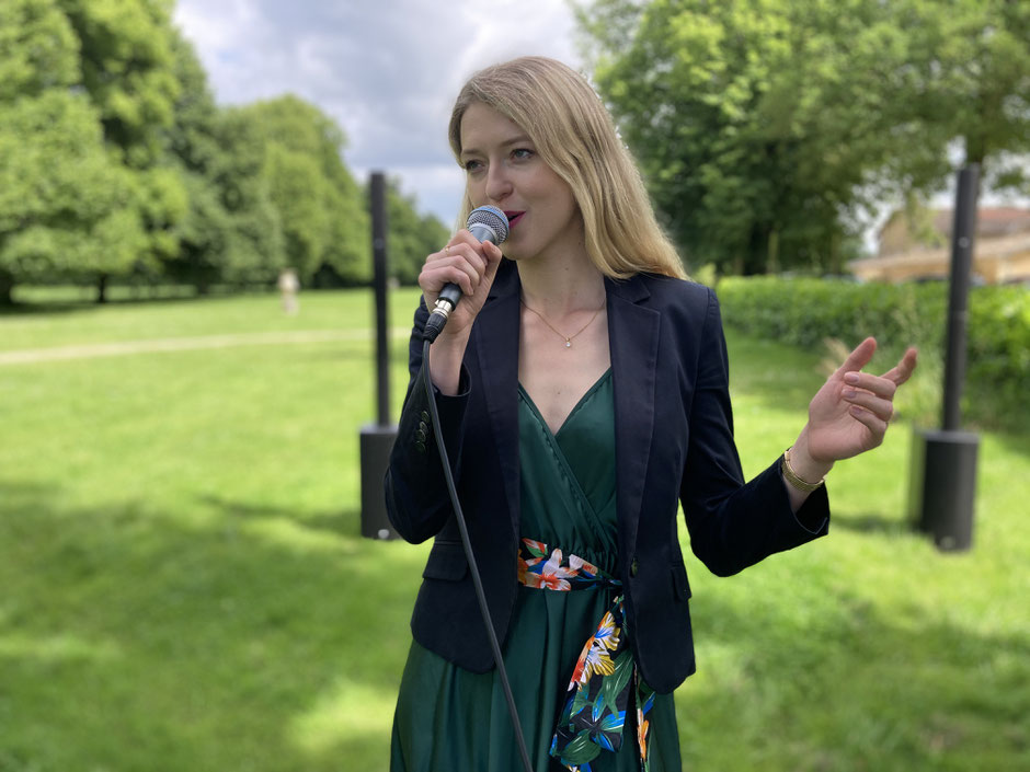 Chanteuse pour événement privé lounge dans l'Indre - Châteauroux - animation musicale live Issoudun - soirée privée lounge