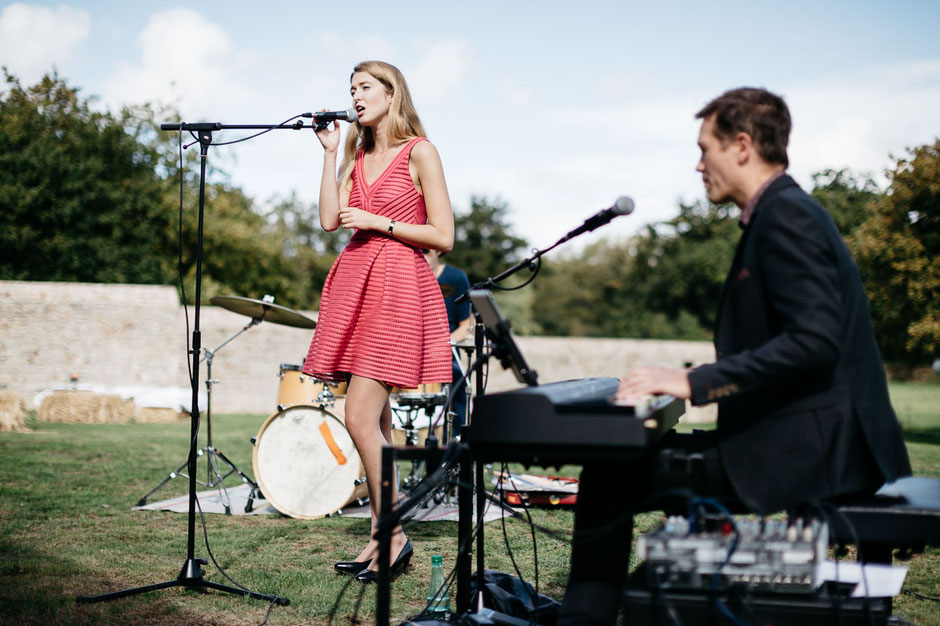 Trio musical pour un anniversaire chic à Soisy-sous-Montmorency, musique live élégante et festive avec voix, piano et percussion pour rythmer la soirée