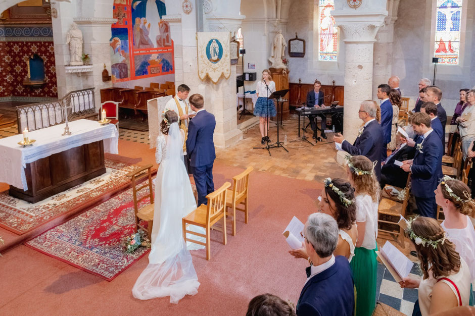 Mariage catholique à l’église Saint-Julien de Mamers 🎼 Pianiste et chanteuse interprétant Ave Maria de Caccini, The Prayer et Jésus, toi qui as promis.