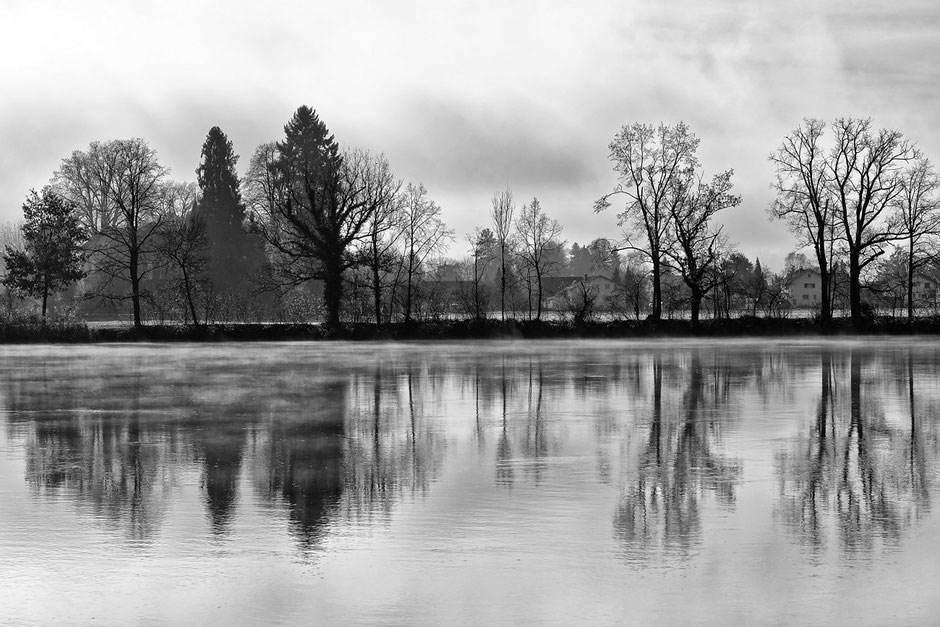 beim eiligen Vorbeifahren am Fluss musste ich noch unbedingt - in aller Schnelle - den Nebel überm Wasser festhalten - Nr. F 16