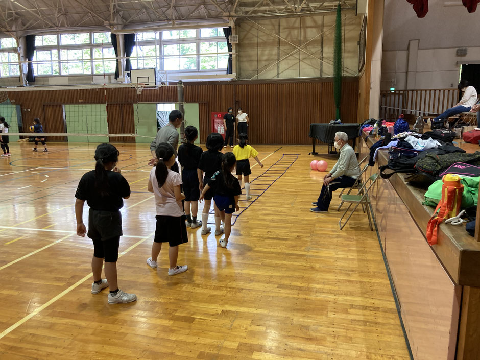 法典東スポーツクラブに来てくれた体験入部部員たちラダーで才能の片りんをみせていました