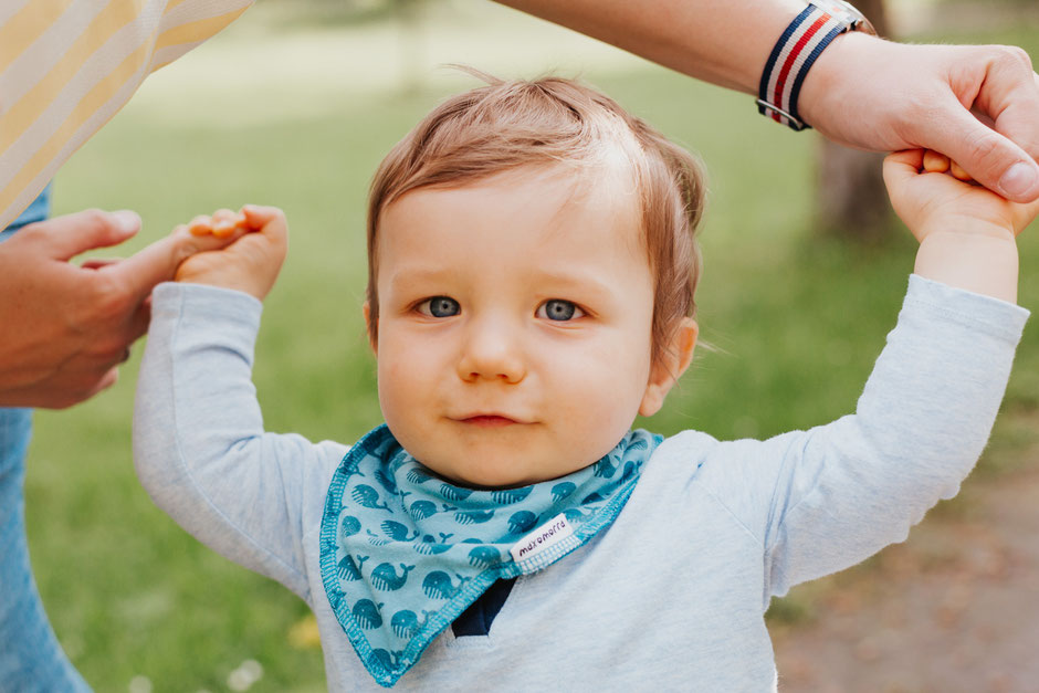 Moderne Familienfotos in Dresden und Radebeul im Fotostudio und als mobiler Fotograf in der Natur.