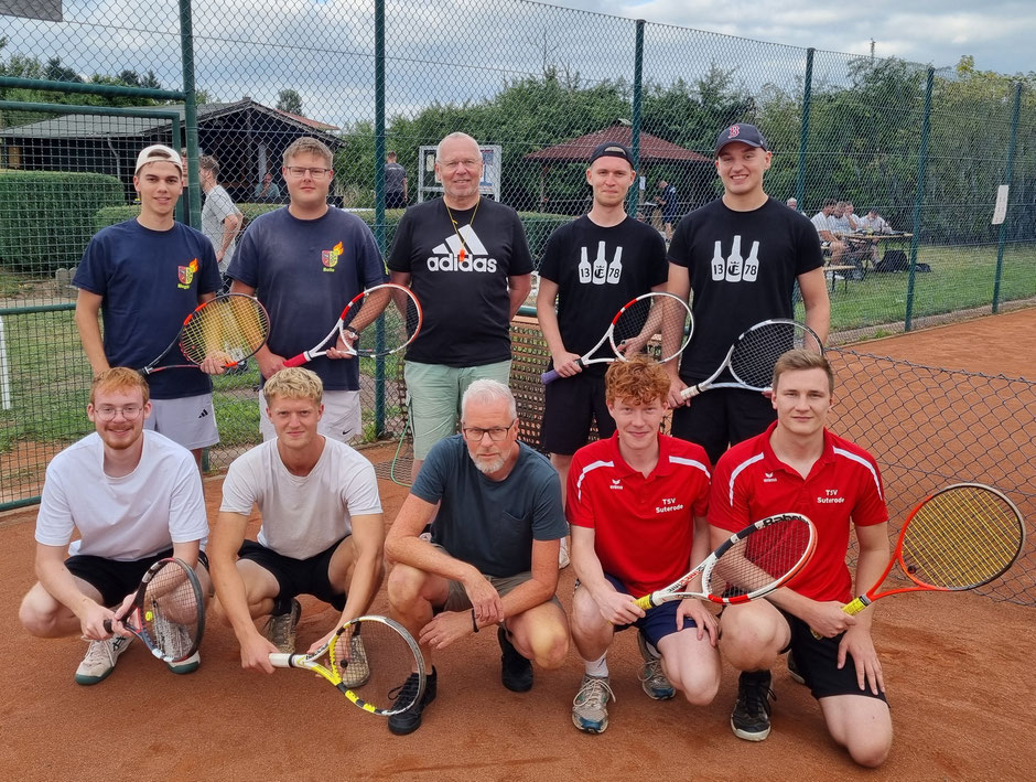 hinten von links: Jonas Heiligenstadt, Lennart Kellner (Freiwillige Feuerwehr Gillersheim), Peter Bröer (Turnierleiter) Torge Brodmann, Marco Bröer vorn von links: Robert Kindler, Hauke Scholz, Volker Metje, Jannik Jerusel, Pascal Schulze