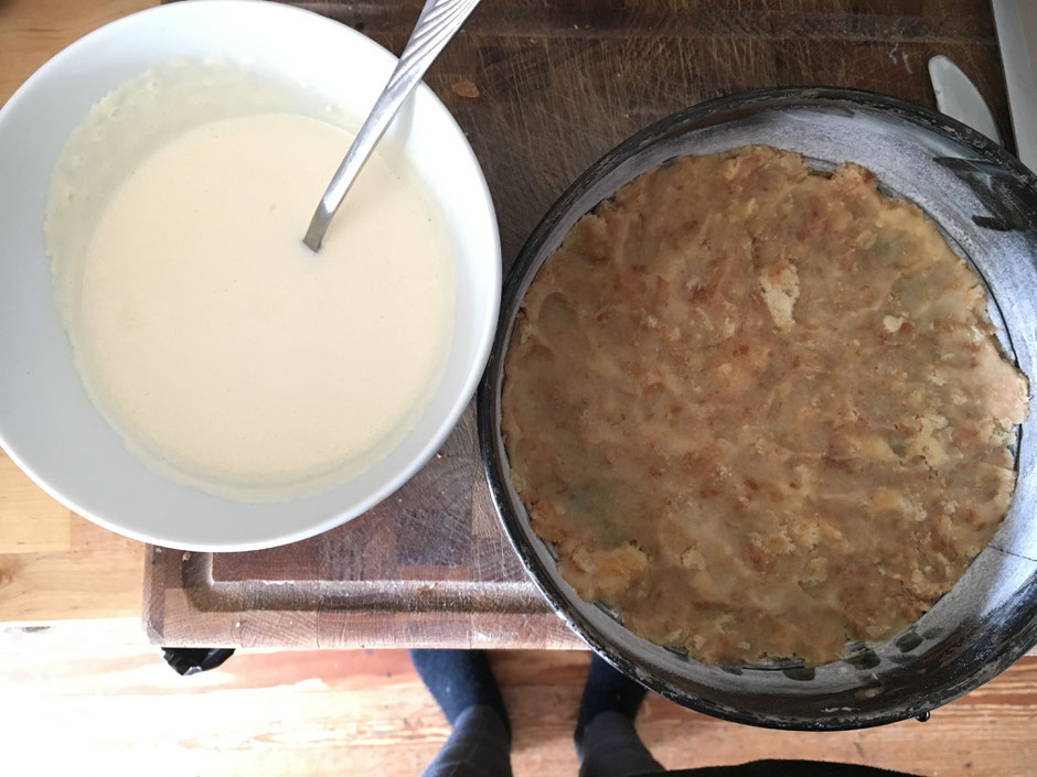 Cheesecake Topping und Springform mit Kuchenteig
