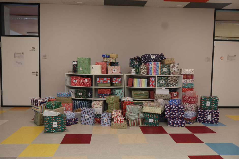 Alle gesammelten Päckchen im Schuljahr 2025/26