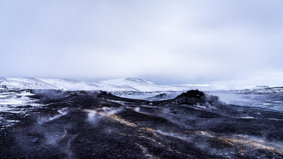 Erdbebengebiet auf der Halbinsel Reykjanes. Bild von Toby Elliott auf Unsplash.